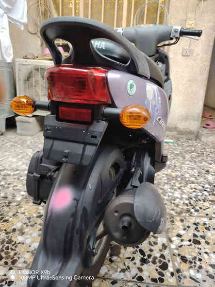 السلام عليكم دراجه فله لون بنفسجي للبيع سعره مليون و50قفل سرعه 120 دراجه مكفوله صارلي شهر ونص من أخذته مكاني بغداد مدينه الصدر الرقم *********** واتساب
