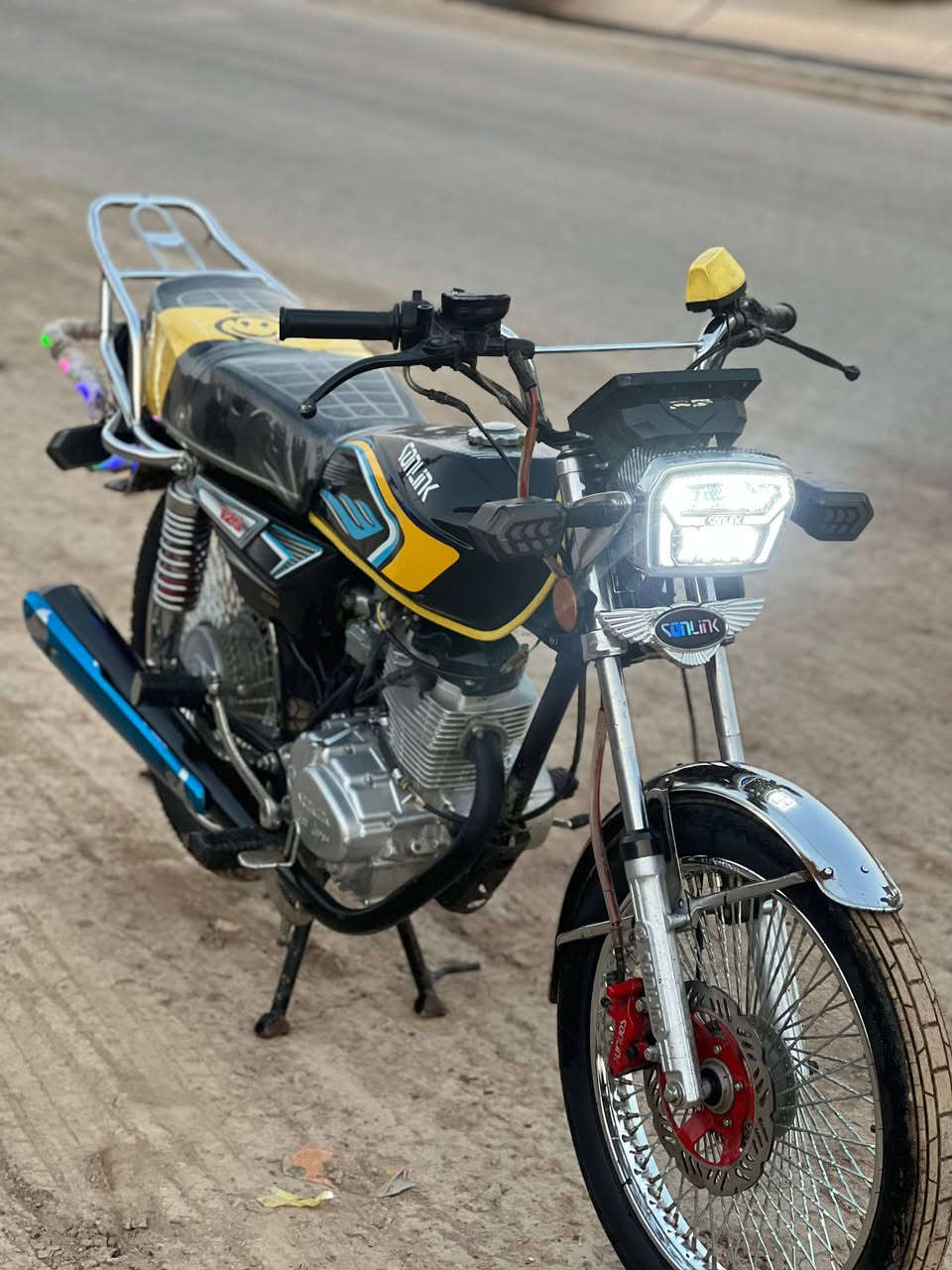 السلام عليكم دراجة للبيع دراجة حلوة موديل 25 ما بيهة اي نقص شاشة كلة شغال المكينة ما  ممدودة عليهة سبانة خمس نمر الدراجة جديدة أوراق كاملة السعر 675 وبيهة مجال العنوان ديالى خان بني سعد الرقم ***********
