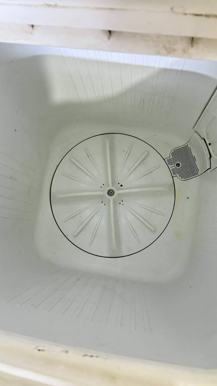 سلام عليكم  غساله هيتاشي ياباني اصلي حجم الجبير شرط تغسل بطانيه وتنشفه ماطوراته بلاديه نضيفه كلش كلش واحلا من الصور
ثكيله ورزنه للبيع مكاني العبيدي الراسه شارع 20 قفله 110 
***********
