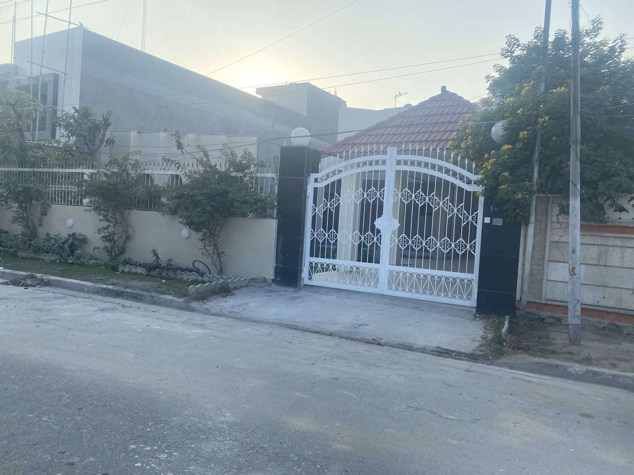 الامراء للعقار
للبيع دار في حي الجامعة محله 629 الخارجيه واجهة 16م نزال 27م شارع عريض للطلب والاستفسار الأمراء للعقار ***********
***********
