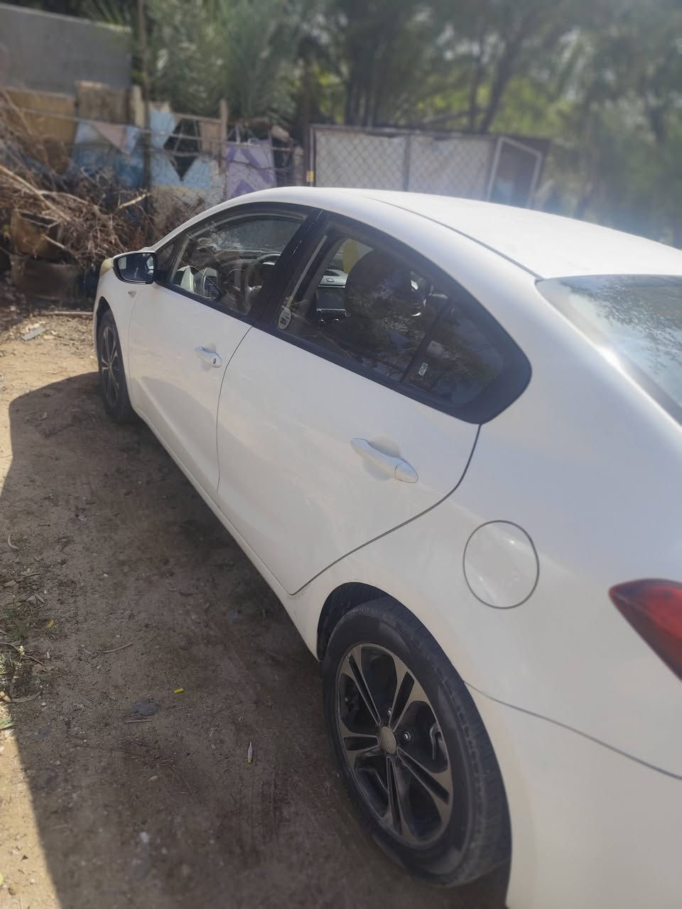 سلام عليكم سيراتو للبيع موديل 2015 وارد خليجي سيارة جاهزة موجوده بالنجف الاشرف السعر  105 وبيها مجال ملاحضات موجوده  بالسونار للاتصال ***********
