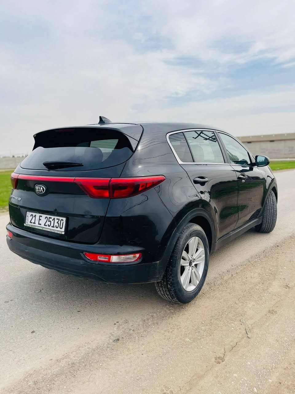 كيا سبورتج وارد امريكي 2017
حجم المحرك 2400 

كير محرك كهربائيات تبريد كلها شرط

 السيارة بيها صبغ قطعتين بونيد وجاملغ اليمين 

والسيارة باسمي شرط التحويل / مكان السيارة موصل 

السعر 135$ وبيها مجال 

للاستفسار ***********
