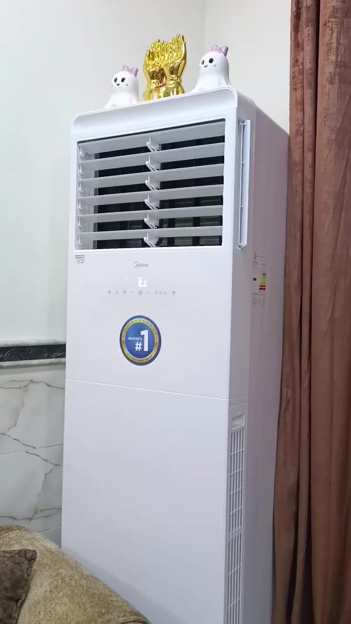 السلام عليكم.

🔹 نصيحة هندسية مهمة للزبائن👇👇

كثير من الناس يختار جهاز التبريد بشكل عشوائي ❗
لكن الحقيقة أن جهاز التبريد ما يعتبر فقط جهاز للتبريد… بل هو جزء من الديكور والتصميم الداخلي للمكان 🏡✨

اليوم تم تنفيذ جهاز تبريد كنتوري نوع MIDEA – نوع بابل ❄️
وهو من أحدث النسخ التي طرحتها شركة MIDEA العالمية.
تم اختيار هذا الجهاز بعناية حتى ينسجم مع ديكور وتصميم الاستقبال في المنزل 🎨

لأن العمل الهندسي الصحيح يجمع بين:
🔹 الكفاءة في التبريد
🔹 الجمالية في التصميم

لهذا دائماً أنصح الزبائن:
لا تختار جهاز التبريد بشكل عشوائي…
اختيار الجهاز الصحيح يعطيك راحة حرارية وشكل جمالي في نفس الوقت.

👷‍♂️ المهندس حسين الزبيدي   /   ***********
⚡ اختصاص الكهرباء والتبريد والتكييف ❄️

...
