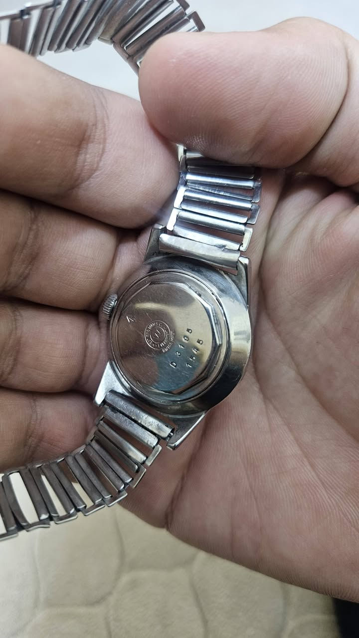 5 ساعات
2 سايكو عاطل
و3 سويسري وحدة تشتغل طبيعي (السودة)
و2 يحتاجن ادامة 
كلهن ب100 ألف


**إذا كنت صاحب هذا الإعلان وتريد حذفه لأي سبب، رجاءا أرسل رسالة إلى الدعم الفني**