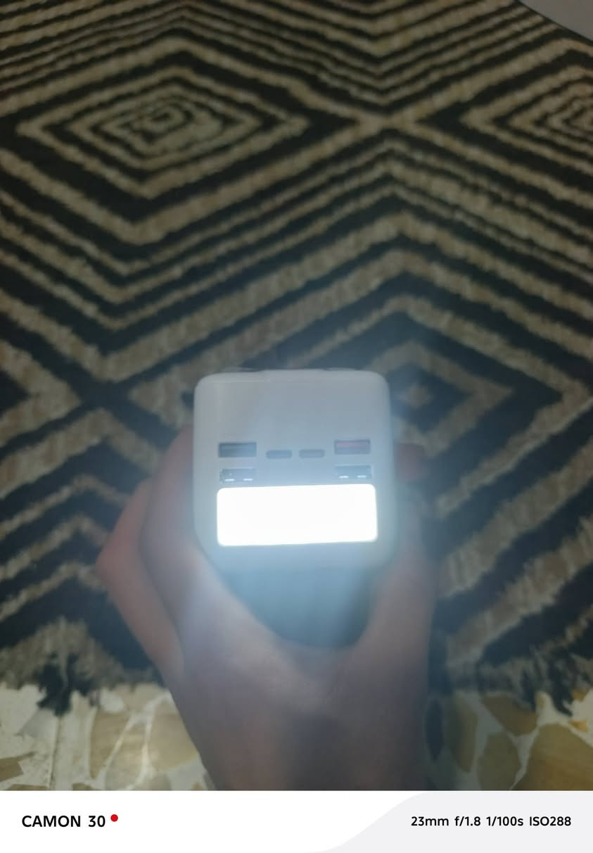 ‏اسم الشركه سوار 
‏بنك طاقه 
‏الموديل S502
‏شحن فائق 
‏22.5Wواط 
‏قوه البطاريه 50.000الف 
‏وبيها فلاش ضوئي 
‏تشحن ايفون 
‏وتشحن تايب سي 
‏مكاني موصل تواصل خاص


**إذا كنت صاحب هذا الإعلان وتريد حذفه لأي سبب، رجاءا أرسل رسالة إلى الدعم الفني**