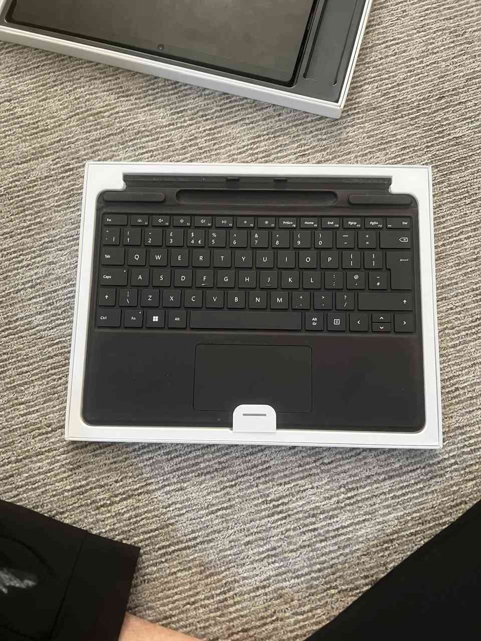 السلام عليكم 
بيع فقط 
سيرفس برو X للبيع 
13.3 2K IPS 
Core SQ1
ram 16GB DDR4 
Hard 256 SSD
مع شاحنه اصليه و كيبورد اصلي 
مستخدم قليل 

السعر 700 الف
بيع فقط


**إذا كنت صاحب هذا الإعلان وتريد حذفه لأي سبب، رجاءا أرسل رسالة إلى الدعم الفني**