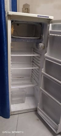 ثلاجة • بيها مجال