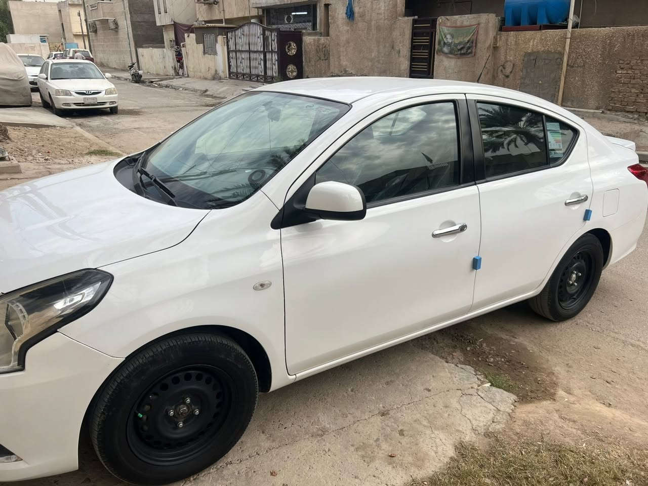 نيسان سني 2021 هندي بليتة الزركة مكفولة من الضربة والصبغ والتبديل ومابيه كل نقص كير ومكينة وصدر وتبريد ثلج سيارة على البلاد برغي ممفتوح بيه السعر 104 مكاني بغداد الكرخ للاستفسار ***********
