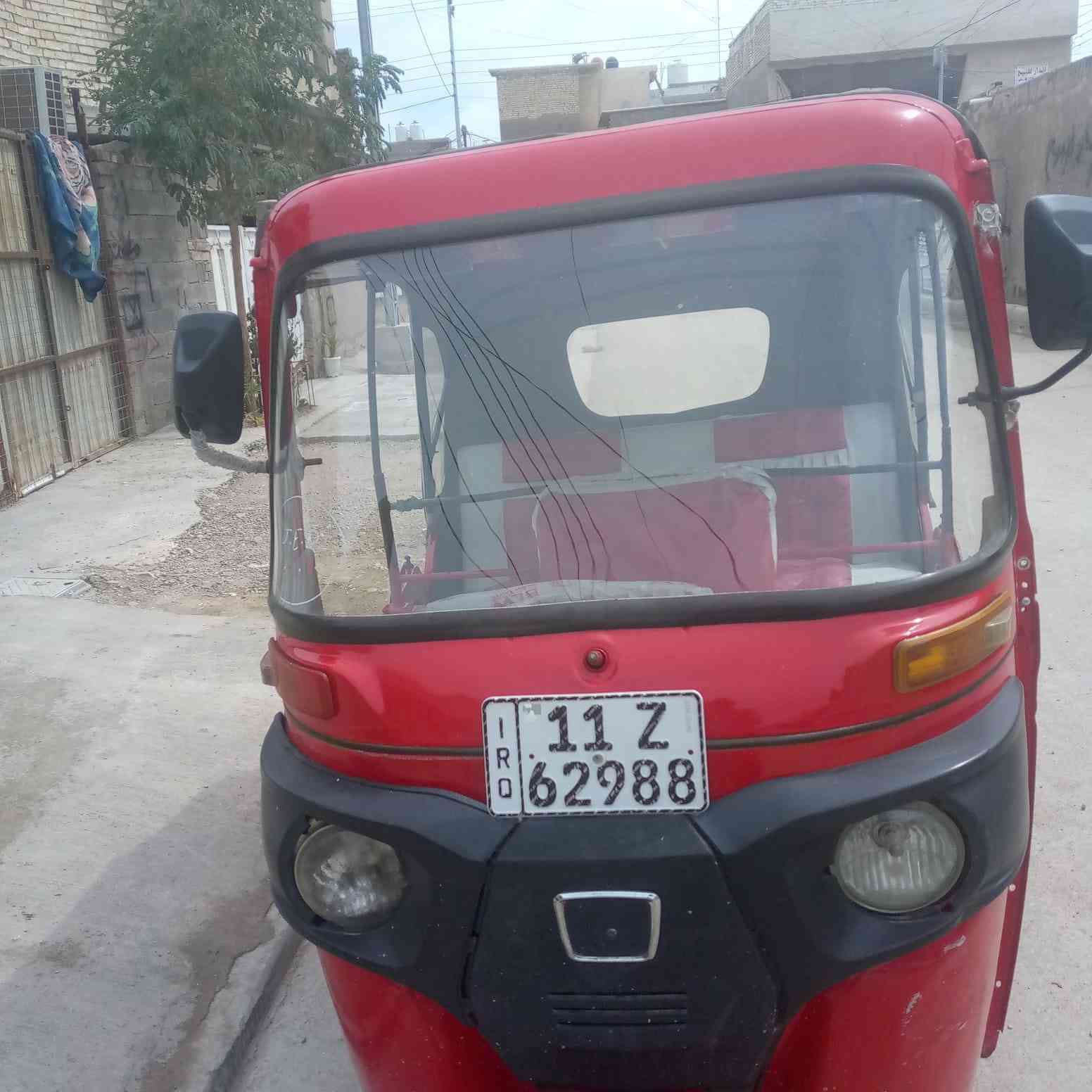 السلام عليكم عندي هاي التكتم للبيع موديل 21جاهزه كبل للشارع مذب عليه ربع مصبوغه لجماليه مكاني البياع رقم صاحب التكتك***********
