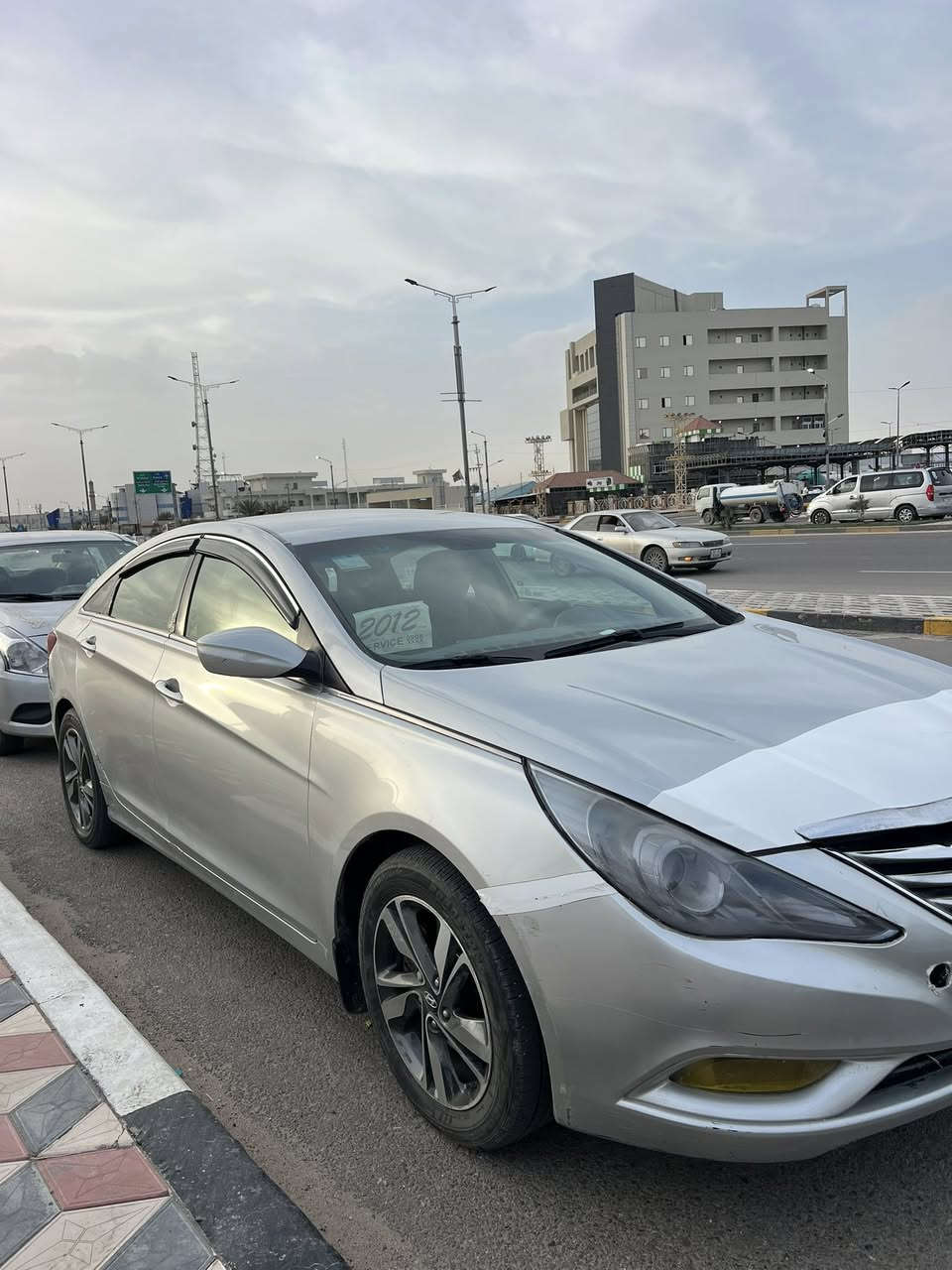 سلام عليكم شباب سوناتا للبيع وارد أمريكي موديل 2012  مكينه 2400 حادث السياره كلش بسيط الجاملغ الخلفي شبر فقط رقم ذي قار راعيه بل بصره سياره كلش حلوه وجاهزه تبريد حداده مكان السياره البصره الهارثه رقم تلفوني ***********
