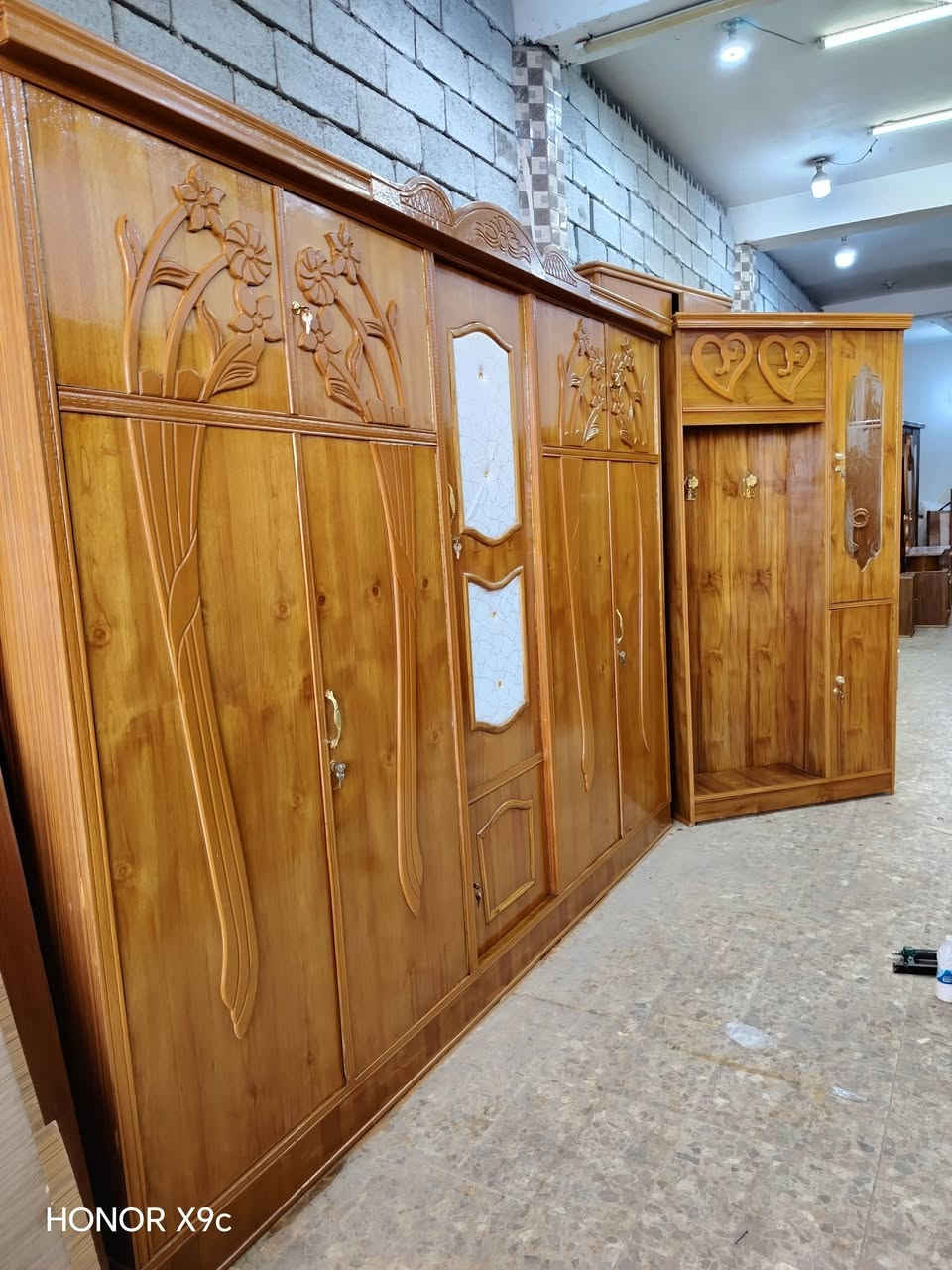 السلام عليكم غرفه كامله مستعمله ام الخمس بيبان شغل سوقي الوجه صاج 5 ملي نظيف الغرفه كلش نظافتها 100% طابقين جاهزه وكامله اي نقص ما بيه الغرفه موديل حديث وحلوه كلش السعر 625 شامل الشد والتوصيل مجاني داخل النجف وبيها مجال للشراي الغرفه جاهزه وكامله اي نقص ما بيها ***********
