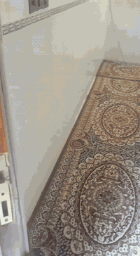 بيت للبيع مساحه 200 متر 
طابيقن كونكريت مسلح بناء جديد
عدد الغرف / 5 
استقبال 
صاله 
مطبخ حار وبارد 
المكان دوانيه حي العسكري قريب عل فلكه 60 
سعر البيت 175 وبي مجال  
رقم الهاتف ***********
