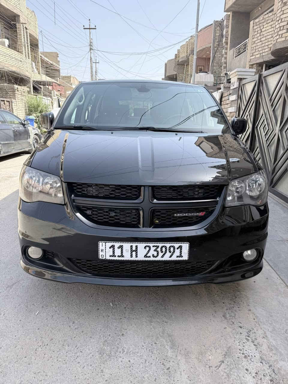 🚗 دوج كرفان 2019 - فول مواصفات للبيع 🚗
اللون: أسود ملكي.
 المواصفات: فول مواصفات (أبواب وجنطة شفط كهرباء، شاشة أمامية + شاشة سقفية، كراسي تختفي بالأرضية ، تشغيل عن بعد، تبريد 3 قطع).
 الممشى: [112.435 ميل]
 الحادث والضرر: بيبان فقط ومصبوغة (كلير) خارجي، دواخل وشاصي ولغد كله مكفول وبشرط الفحص.
 الوضعية العامة: كير ومحرك وحدادة وتبريد 100% وجاهزة من كلشي.
 الرقم والسنوية: بأسمي 
💵 السعر:180] وبيه مجال للشراي.
📍 المكان: [بغداد]
📞 للتواصل: ***********
