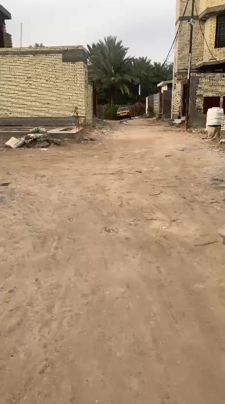 بيت مشتمل مثل ماتوضح بلفيديو المكان حرصغير شارع السجه مساحه 100 متر قريب عل الامام الحسين (ع) للستفسار علا هذه الرقم ***********
