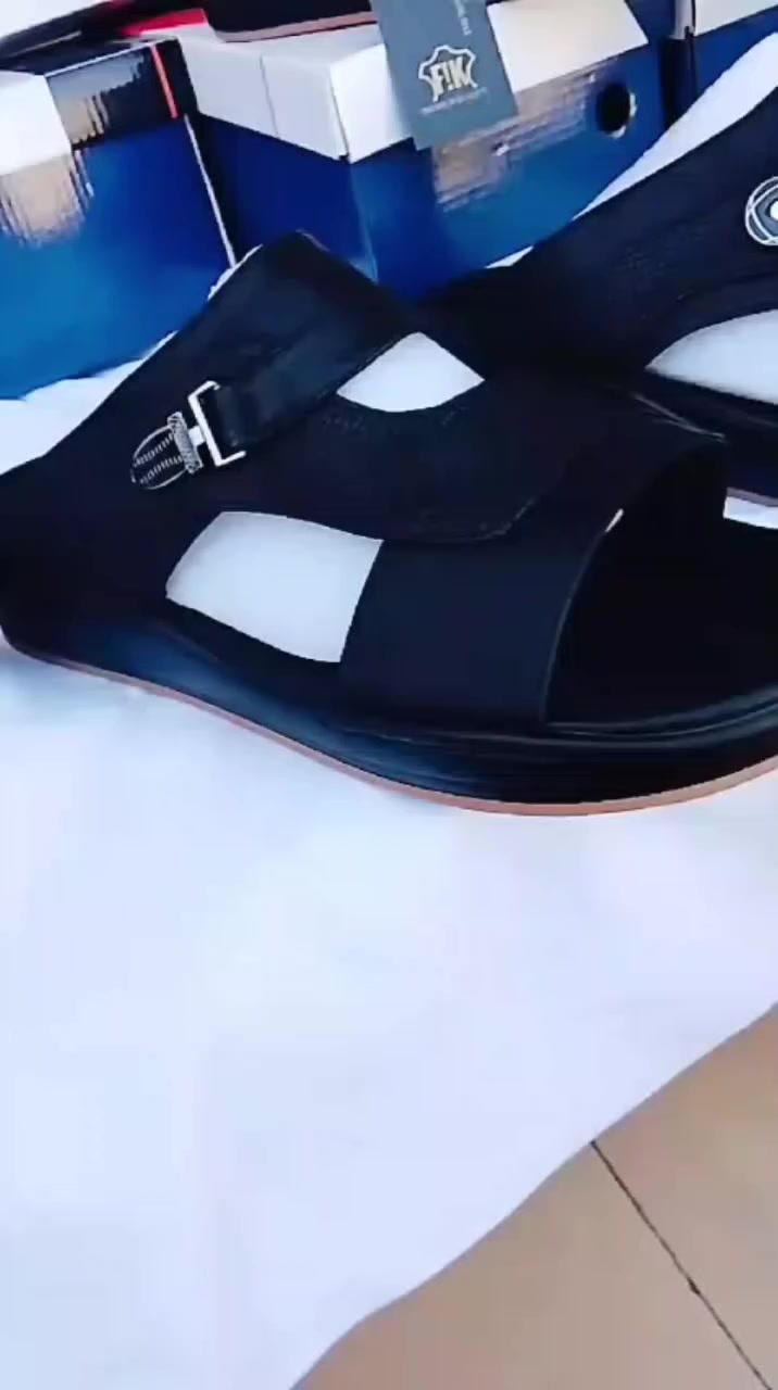 #متوفر الان 
شحاطات الجوكر
جلد طبيعي 
القياسات من 40الى 45 
الأوان المتوفرة اسود فقط 

للحجز والاستفسار واتساب فقط 
***********
***********
توصيل جميع المحافظات مجانا مجانا مجانا 🚗 🚗🚗
