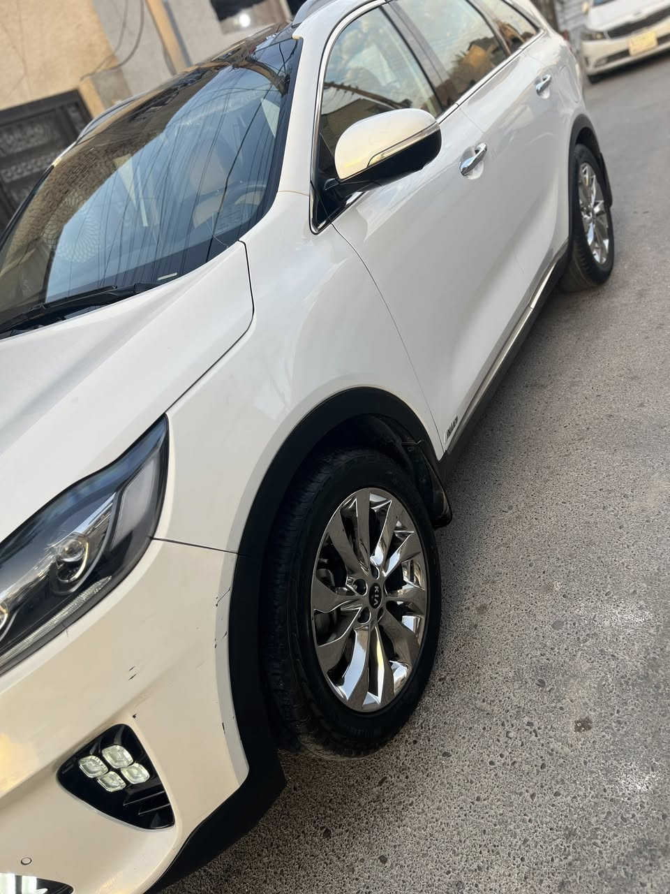 سورنتو للبيع موديل ٢٠٢٠ خليجي فول مواصفات واحد ع واحد ماشيه ٩٦ الف كيلو بيها جاملغ مبدا اصلي امامي  او حافه البنيد صبغ بيها بارد البابا الامامي الايمن و اليسر بيه شبر صبغ جاملغ خلفي سياره مال بيت جديده السعر 
$23 بيها مجال بسيط ***********
