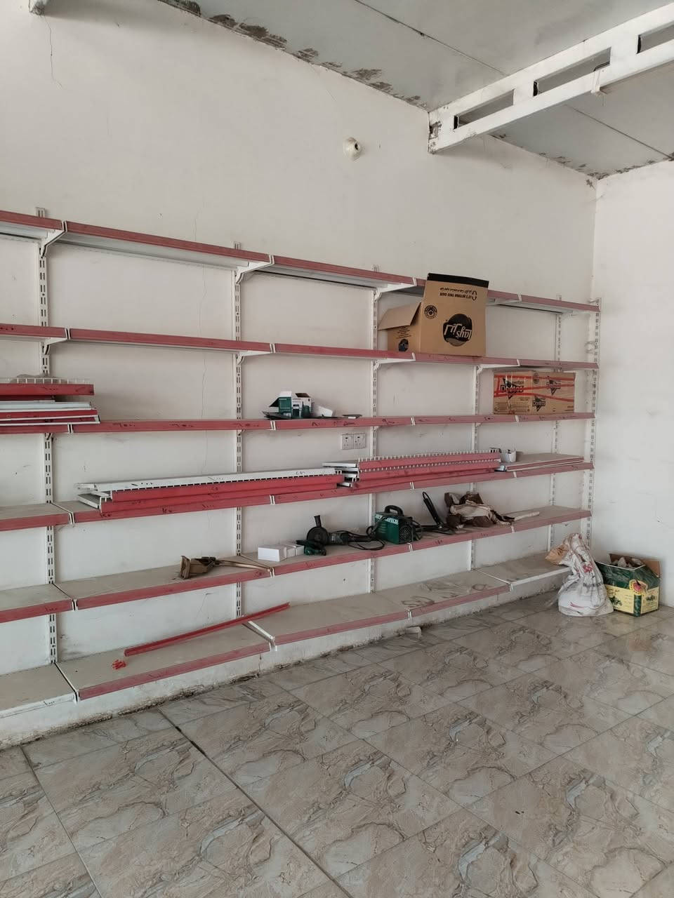 السلام عليكم
للبيع
رفوف جدارية الي بالصورة ١٤ متر بارتفاع ٧ رفوف ونوعية ممتازة حديد درجة أولى وعرض الرف ٩٠ سنتم
رفوف وسطية ٧ خانات كل خانة ٥ رفوف بعرض ١٢٠ سنتم
موجودين بغداد المحمودية ناحية الرشيد
الي مهتم بالشراء يراسلني على الماسنجر اعطيه التفاصيل والسعر مناسب جدا


**إذا كنت صاحب هذا الإعلان وتريد حذفه لأي سبب، رجاءا أرسل رسالة إلى الدعم الفني**