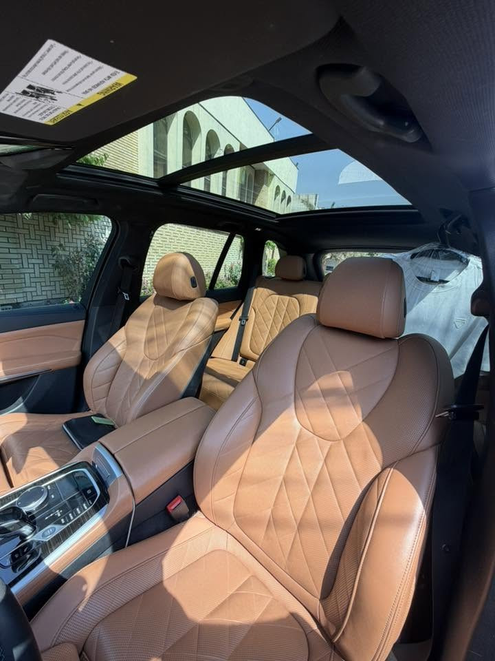السلام عليكم 
BMW X5  40i 2023
M PACKAGE 
فول الفول 
داخل مشمشي 
داتا شو
بانورما
تدفئه ستيرن كشنات وميموري
شحن لاسلكي
٥ كامرات
اصطفاف ذكي 
رادارت 
اناره محيطيه 
موصفات هوايه وهيه فول بعد
السياره جدا جديده وعلى ايدي وصيانه كله وكاله واي نقص بيها ماكو من اصغر برغي لاكبر برغي 
وماشيه 53الف 
حادثها دعاميه اماميه وبنيد شويه جدا خفيف بدون اي ضرر داخلي حتى بدنه مكفوله فقط البلاستك متضرر راسلني واتساب ادزلك الضرر
السعر 38500$ وبيها مجال وعيوني الكم 🤍
لاستفسار 
***********
