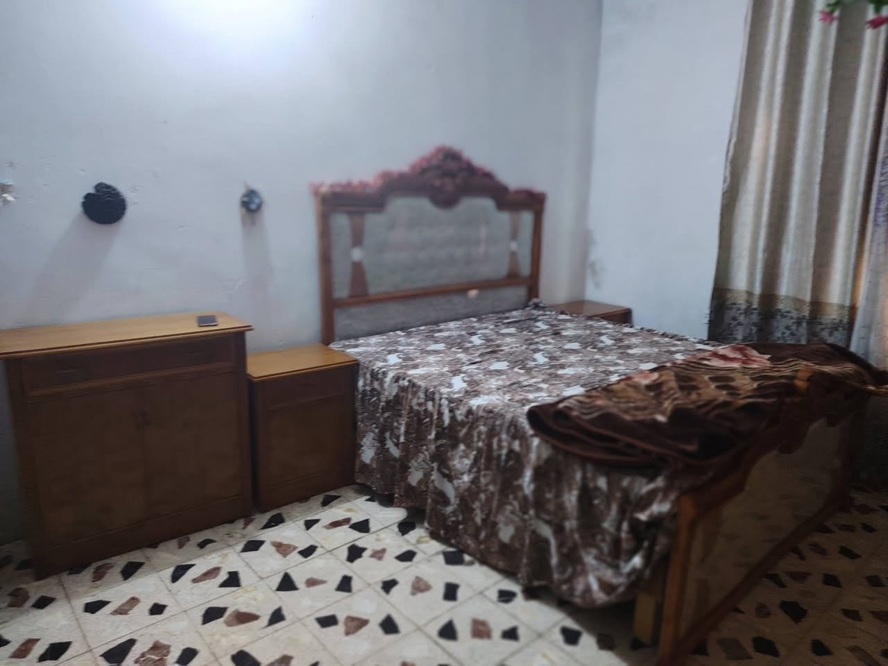 السلام عليكم.. غرفة للبيع خشب صاج تفصال درجة اولى.
الغرفة عبارة عن كنتور ضخم 8 أبواب، جرباية، وميز تواليت ومراية، وكومديات.
💰 السعر: مليون و 800 الف وبيه مجال بسيط.
📍 الموقع: اطراف بغداد ناحية الوحدة.
📞 ***********
