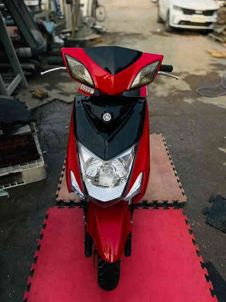 سلام عليكم دراجه للبيع مابيهه نقص بس التريشه مكسوره وما مبينه دراجه خير من الله جديده بعدهه سعر مليون و300وبيهه مجال الشراي يتصل***********
