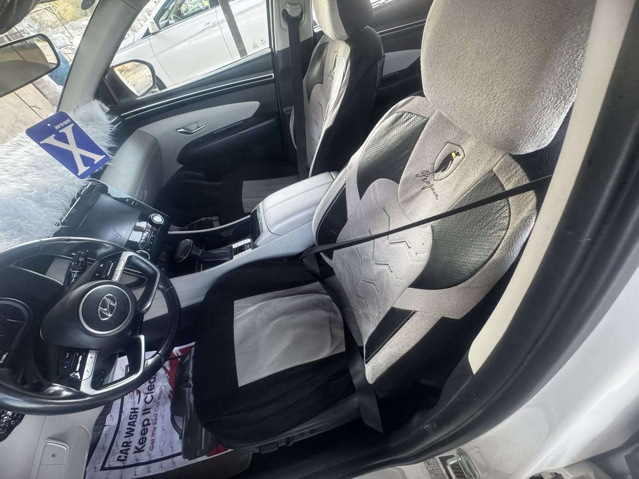 السلام عليكم سياره توسان ٢٣ فول مواصفات عدا البنرومه تشغيل عن بعد بيها جاملغ صبغ بدون دواخل للاستفسار *********** العنون صلاح الدين الضلوعيه.
