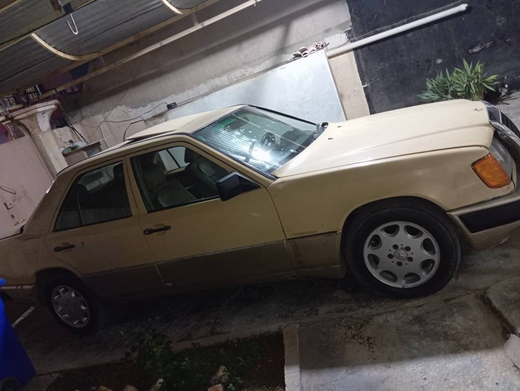 سلام عليكم مارسدس دب موديل 1987 لون عسكري 
كير محرك شرط 
محرك 2500 VVT المرغوب اقتصادي
 صدر امامي خلفي اكسل كلها شرط تحويل 
مكان سيارة كركوك حي عسكري 
سعر سيارة 45 وبي مجال اشويه
 ما متواجد ع نت 
*********** اتصل كركوك, العراق
