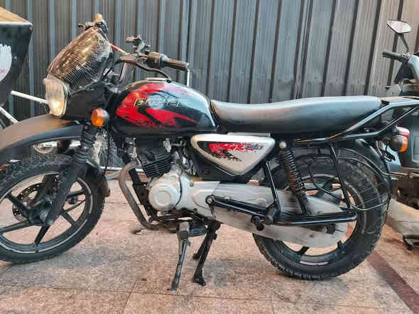 السلام عليكم دراجة موديل 22 اوراق كاملة 7 اوراق اسويلك برائة ذمة ثاني يوم علمود بوجهك ترقم مجفتة جديد كاملة مكملة تايرات جوبلس ما بيهة اي نقص العنوان بغداد السيدية 
الرقم ***********ملاحضة الدراجة جانت متروكة سنة كاملة
