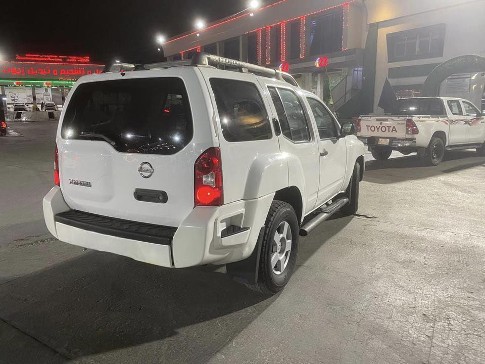 نيسان اكستيرا لون ابيض 
مكينة 6 سلندر  4000 . دفع رباعي فور ويل : 4x4 رقم بصرة انكليزي مكانها بصرة . 
السيارة نظيفة وشكل مرتب بيها تنقيص ماء الدبة احتمال تحتاج تبديل كازكيت (مخصوم من السعر ) بعد الاتفاق للاستفسار الاتصال على الرقم التالي : *********** 
ما متواجد على النت .
