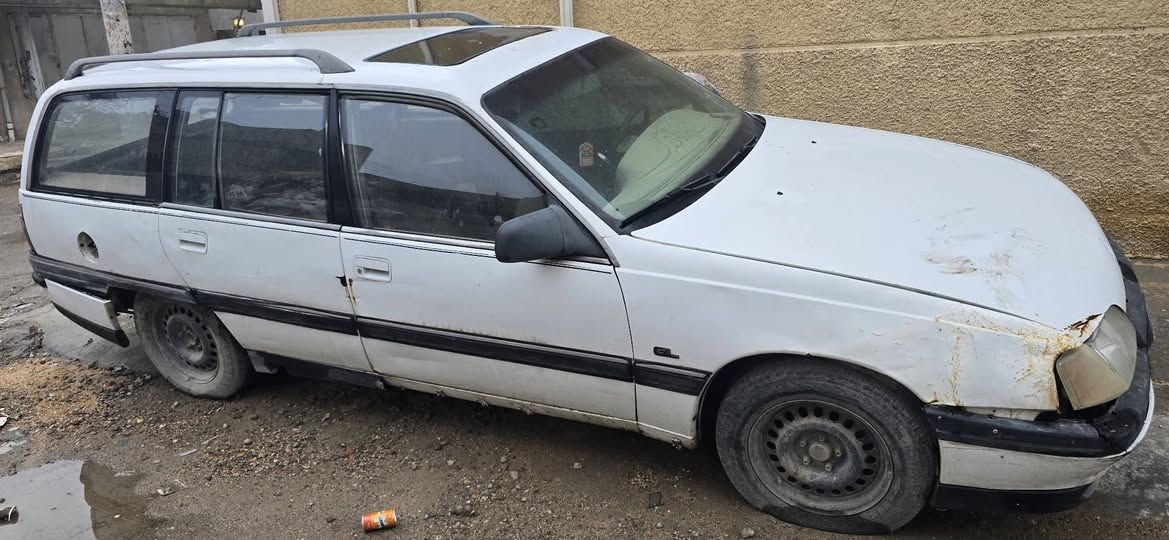 السلام عليكم اوبل اوميجا ستيشن موديل 91  كير عادي محرك 2000 السيارة شغالة  مكينتها بيها تبخير السنوية الماني موازي ساقطة  رقم بغداد 
السعر 20 ورقة و بي مجال بسيط 
*********** ممتواجد على الفيس
