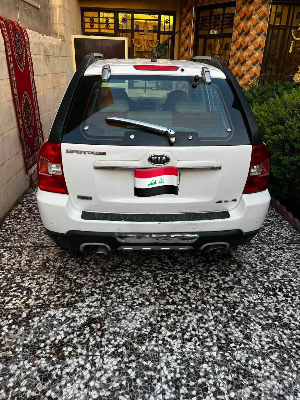 السلام عليكم 
كيا سبورتج 2009 خليجي 
بيها قطعه صبغ شبر من الجاملغ الامامي  وقطعه شبر من قبق الجنطة والسياره نظيفه 
السعر / 115 
مكان / بغداد 
للتواصل / ***********
