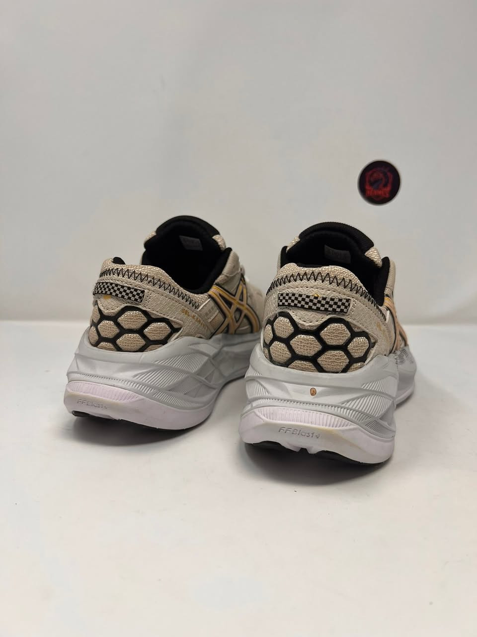 متوفر ✅
Asics
الحجم:41(26سم)
الوصف: باله فيتنامي نظافة 💯، فوم مريح ونازك قطعه تجنن

السعر:  35  الف دينار عراقي.

🚚 يوجد توصيل لجميع المحافظات وجميع المناطق في العراق

ادخل انستا شوف القطع القويه المتوفره 
https://www.instagram.com/hermes.storex?igsh=MTQwdWQ4OTZ1YmxoMg%3D%3D&utm_source=qr


**إذا كنت صاحب هذا الإعلان وتريد حذفه لأي سبب، رجاءا أرسل رسالة إلى الدعم الفني**