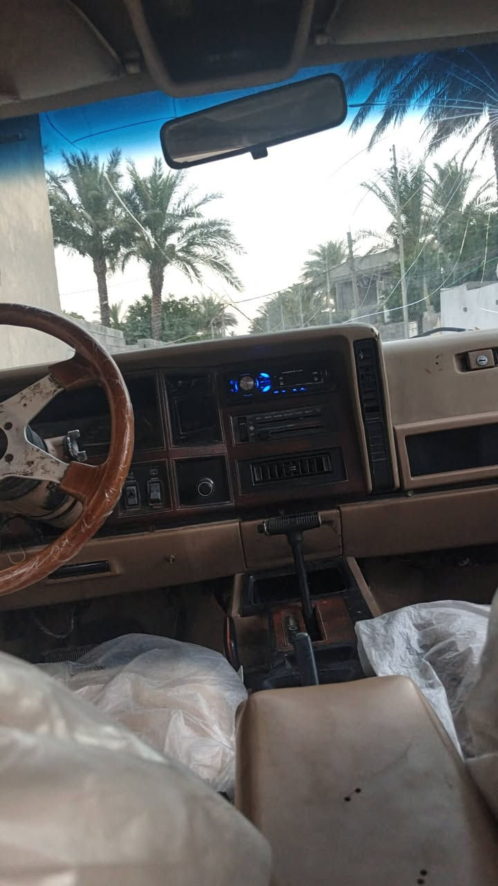 سلام عليكم للبيع واذا اكو مراوس عادي جيب 1990 رقم بغداد دولي كهربائيات شغاله جام كهربائي محرك  6 سلندر بلادي  سياره كله بلاديه  للاستفسار ***********
