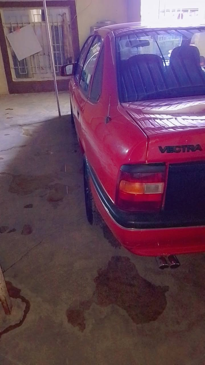 السلام عليكم ورحمه الله وبركاته
اوبل فكترا حجم 20 لون احمر موديل 1991
بدون حادث مشروع وطني دفتر بانزين بيها 
هلاات بلادي ولاقوعد دبل كلها بلادي بيها صبغ كم قطعه 
اني انطيك حزام محرك لاصرف ولا بخار ارفلو كبس غرفتها جديد تخم تايرات ويل كروم  صدر جديد  
السعر 50وبيها مجال اشويه رقم ***********
