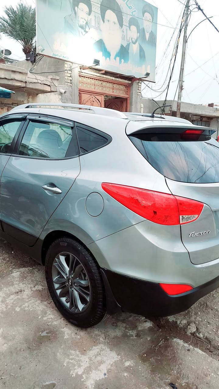 السلام عليكم  توسان موديل ٢٠١٥ وارد أمريكي سياره كلش حلوه بيه جم قطعه صبغ السياره سواصي لغود كفاله ماشيه قليل السعر ١٢٥٠٠ بيها مجال قليل اتصال*********** او ***********
