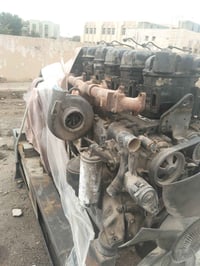 للبيع مكينه حاركه سعرها 7 ورقات.   اسكانيه 124.       حجم 400.   بم كه...