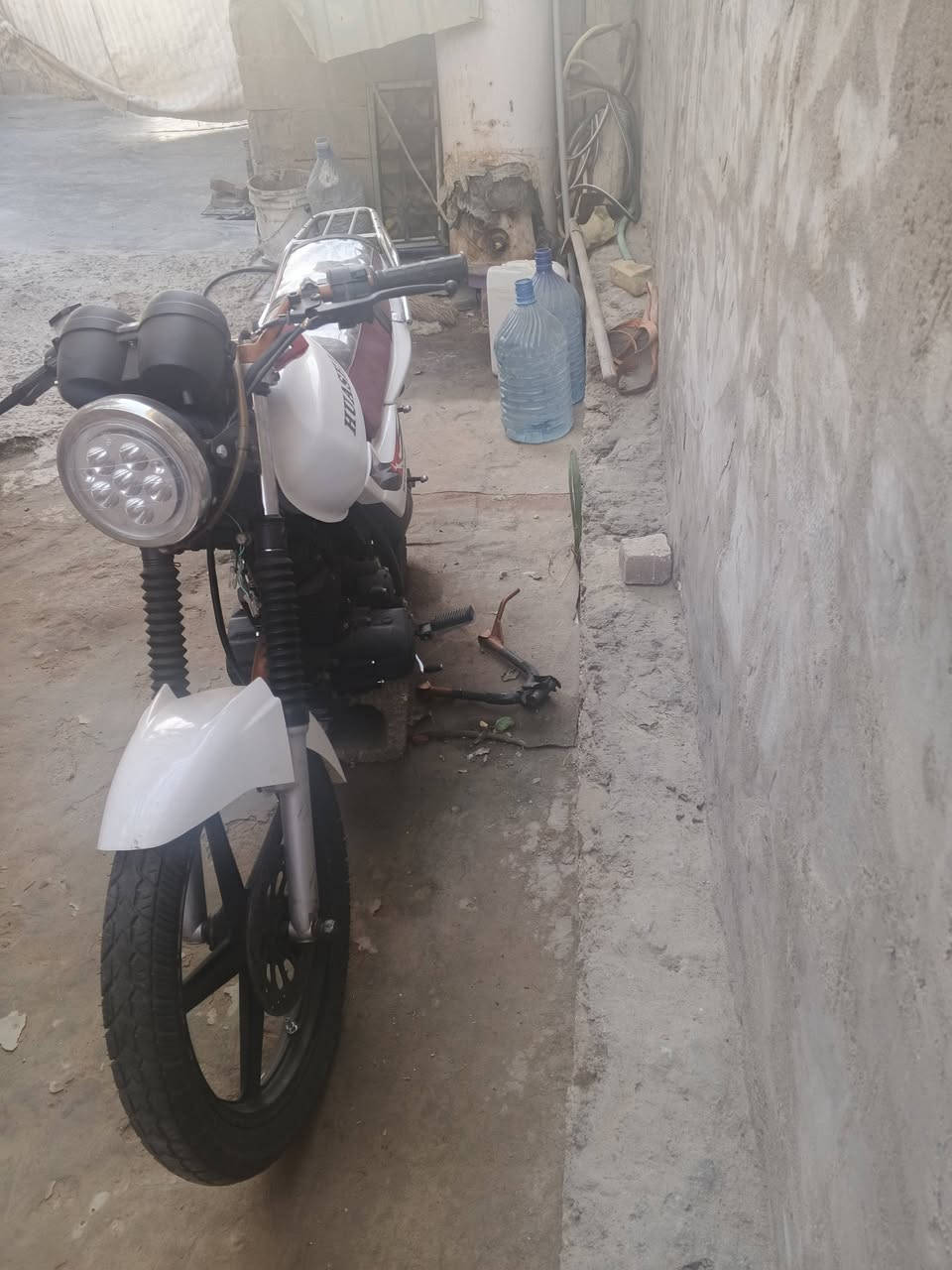 دراجه هيوشه 2017 نافضينه جديد بقاله بس دبلات ودوسه مال بريك وباتري دراجه شغاله نكره صلف عارضينه ب 400 وبيه مجال متوازين عليه اتواصل على لرقم ***********لعنوان ٥كيلو قرب جامع الشهداء
