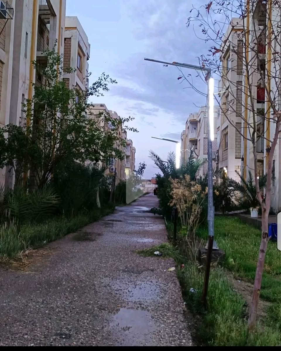 السلام عليكم شقة للبيع في في مجمع عمارات الشموخ الشقة في عمارة 36 طابق الثاني قبل الاخير والعمارة مكانها حلو على الشارع الرئيسي والشقة مساحتها 155 تتكون من استقبال وثلاث غرف غرفة اطفال وغرفة كبيرة وغرفة سويت تحتوي على بلكونا ومطبخ حار وبارد وحمامات اثنين ومخزن والشقة نظيفة 100% سعر شقة 90 وبيها مجال للاستفسار الاتصال على الرقم *********** او المراسلة خاص
