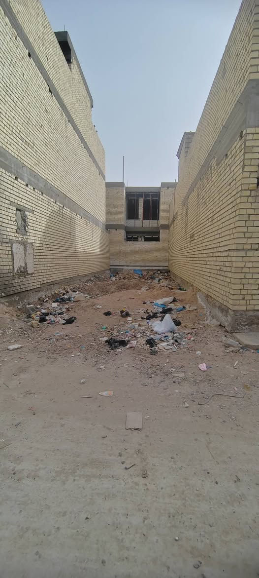 السلام عليكم عندي قطعة ارض مساحة 75م نزال 15م والواجه 5م موقعها الشعله الشارع الغربي خلف محطة وقود الجيازنه الأرض سند 25 زراعي السعر 45 مليون وبيها مجال رقمي *********** متواجد واتساب واتصال مامتواجد على الفيس وحياكم الله
