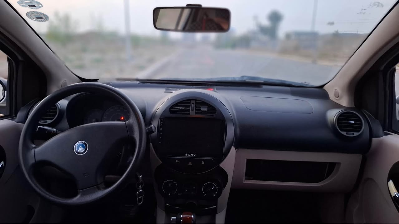 جیلی پاندا 2013 سەیارەکە سبوخی نیە تەنیا یەک جاملخی بیلادی گۆراوە مەکینەی بەشەرت تەنیا گێری لە ١ لۆ ٢ هەندەک جار هاڤی هەیە سنەوی و رەقمی نویە تەق و رەقەی بەشەرت پشت و پیش کەپسە 
٥٤$ مەجالیکی کەم 
*********** أربيل, العراق
