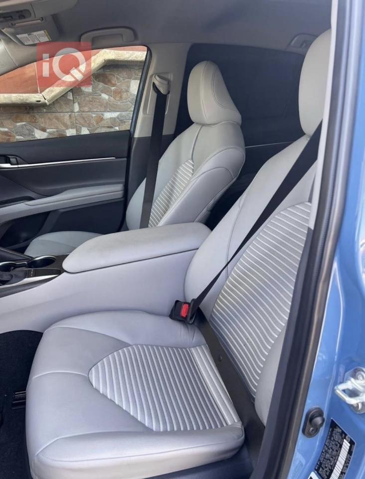 كامري 2024 se لون مميز بحري 🌊🚙
السيارة باسمي..بدون دواخل بدون ايرباك
232💵
المواصفات والمميزات:
 • الفئة: SE 
 • المحرك: 4 سلندر قوي وموفر للوقود
 • التجهيزات الداخلية: مقاعد جلدية عالية الجودة، تحكم كهربائي بالمقاعد
 • التقنية: شاشة لمس متطورة، Apple CarPlay وAndroid Auto، بلوتوث، USB
 • الأمان: نظام مكابح متقدم، تحذير التصادم، مراقبة النقطة العمياء، كاميرا خلفية
 • الراحة: مكيف هواء تلقائي، نظام صوت ممتاز، مساحات تخزين واسعة
 • التصميم الخارجي: شكل رياضي أنيق مع جنوط 18 بوصة

للتواصل 🟥((((***********)))🟥
