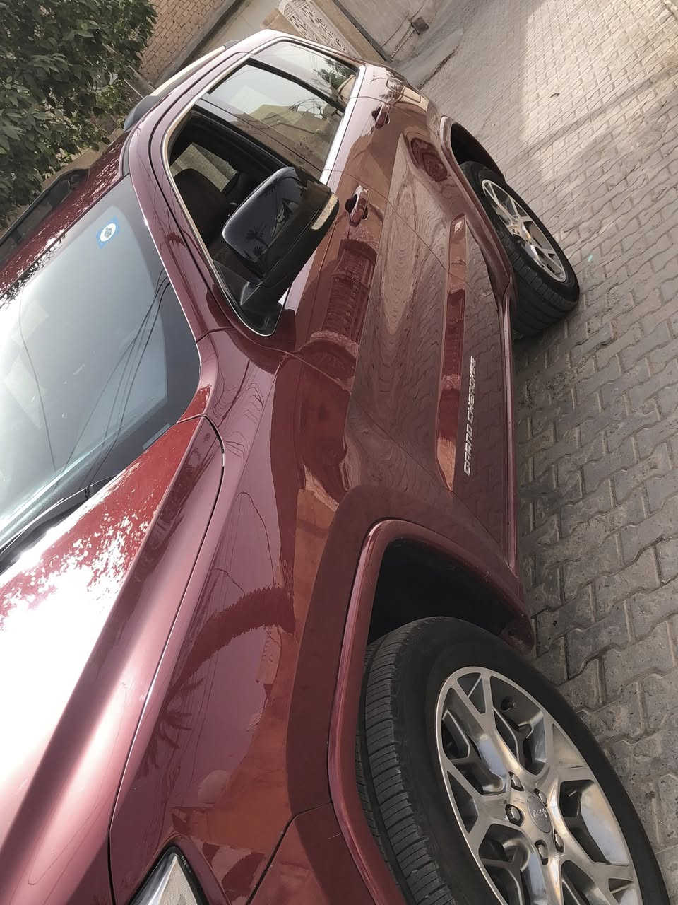 سلام عليكم للبيع جيب2014 LAREDOخليجي
حادثها قطعه صبغ فقط بآب خلفي بدون دواخل باقي السيارة كفاله

مواصفات//

بصمه + بصمه ابواب + تشغيل عن بعد 

فتحه 

كشنات كهرباء + جلد 

مري شفط 

اشاير بل مري 

تحكمات مقود جهتين 

شفتات مقود 

شاشه جبيره 

موس وضعيات 

ويل 20 

لون موروني🔴 

كير طياره 8 نمر 

منضومه زنون 

السياره جديده مال بيت تخم تاير جديد منضومه تبريد جديده 

حداده جديده 

السياره ما يحتاجلها شي رقم بغداد بسمي هزه وسنويه وارقام جديد 

$السعر 190 وبيها مجال 

📍العنوان بغداد المحمودية 

الاستفسار 📞

*********** واتساب فقط 

***********
