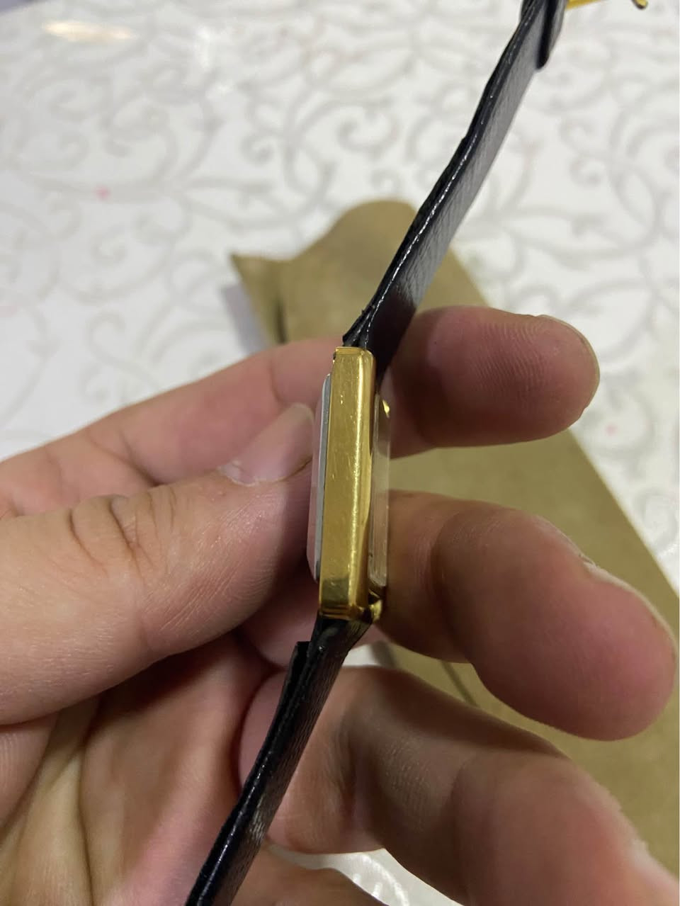 سه عاتي صدام حسين بو فروشتن كيفي خوي له كه له دروست كراوي ولاتي سويسرايه له سالي ١٩٨٤ دروس كراوه سه عاته كه التون نيه زه رده قورميشه ايش ناكات  له سليمانيم كه يان دن هه يه السليمانية, العراق


**إذا كنت صاحب هذا الإعلان وتريد حذفه لأي سبب، رجاءا أرسل رسالة إلى الدعم الفني**