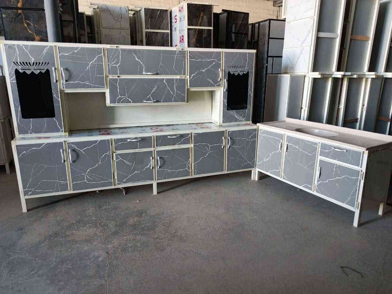 🟤 كاونتر أنيق وعصري لتكملة مطبخك!
📍 تصميم جميل 

✨ تصميم حديثة الالوان مميزه 

#كاونتر_مطبخ #تصميم_مطبخ #كاونترات_ألمنيوم #مطابخ_عصرية❤️للحجز والاستفسار 
*********** Colombo
