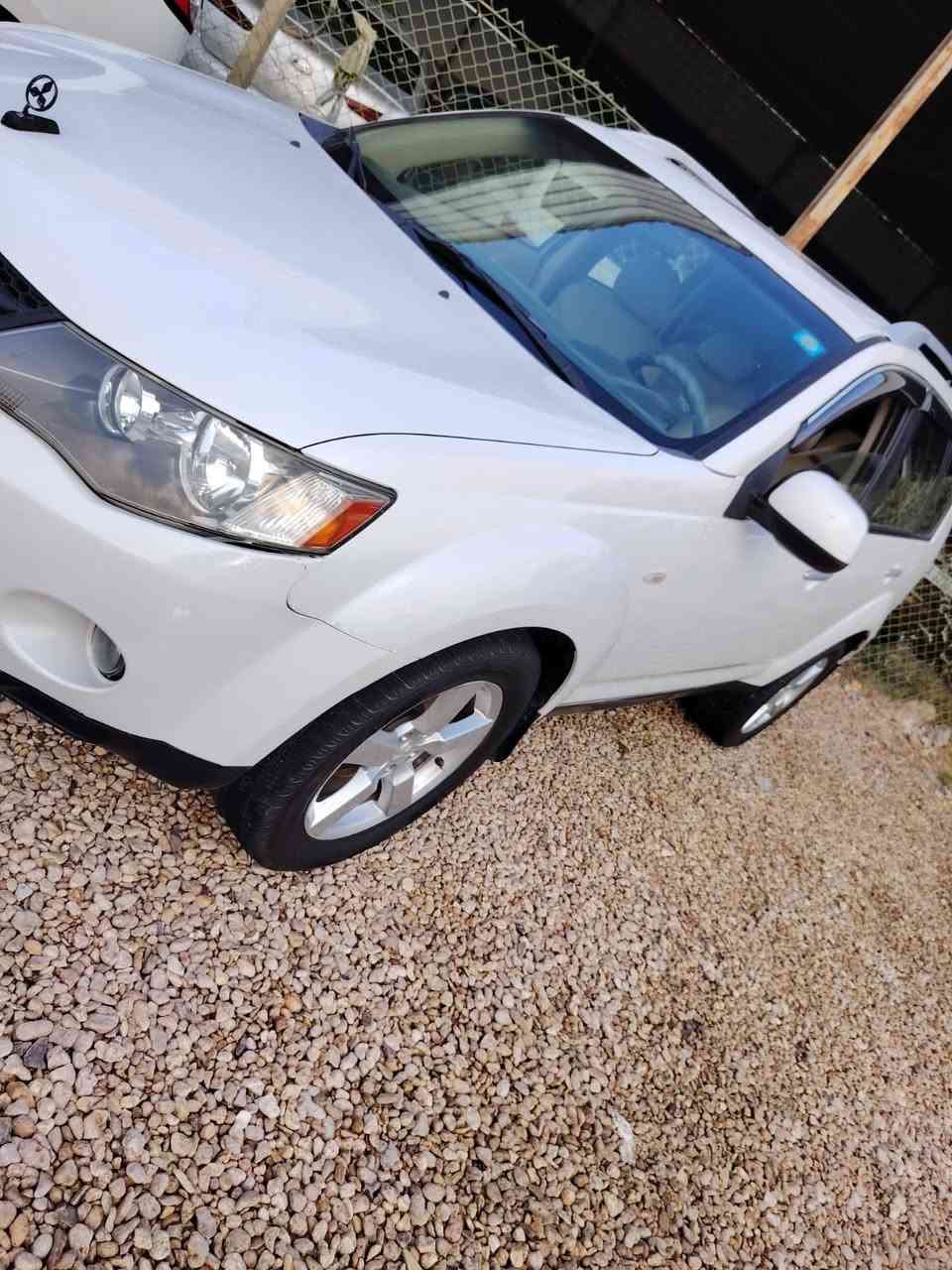 السلام عليكم ورحمة الله وبركاته 

مسيوبيشي اوتلاندر موديل 2008 فول واحد على واحد رقم بابل 6 سلندر مكينه 3000 وارد خليجي بيها جاملغ صبغ فقط السياره جديده وحلوه وجاهزه 

السعر : 115 وقابل للتفاوض 

للاستفسار الاتصال على الرقم ***********
