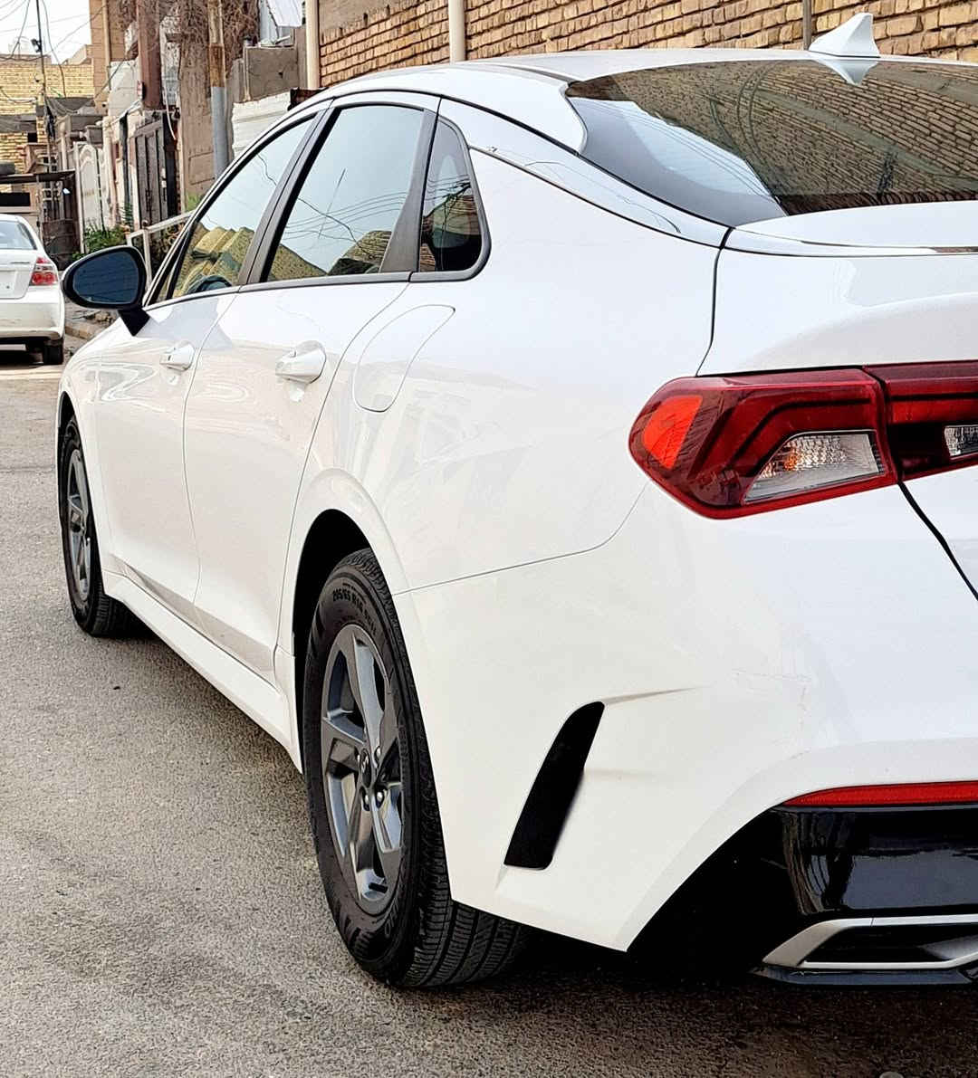 السلام عليكم كيا فايف 2023وارد اريكي تبديل بنيد فقط 1.600تيربو ماشيه 30الف ميل رقم كربلاء حره بسمي السعر 185$وبيها مجال العنوان ناصريه مركز رقم تلفوني ***********
