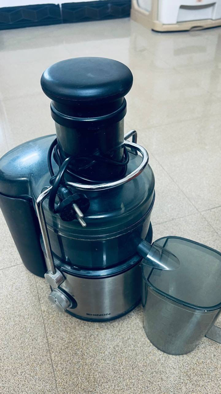 عصارة فواكه وخضار شينون SH-300
نظيفة وشغالة ممتاز
سرعتين + فتحة كبيرة للفواكه
تعصر برتقال، تفاح، جزر ورمان
ويا الكارتون والملحقات
السعر مناسب 35وبي مجال بسيط استعمال بسيط 
كربلاء التحدي 

0783 864 4769
