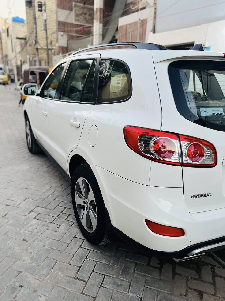 السلام عليكم سنتافيا 2012 خليجي شركه العامه
مكفوله كفاله عامه من الصبغ والضربه وبارد ورصعات 
كفاله عامه مكينه V6 سبعه راكب ثلاث قطع تبريد 
مري شفط اشاير بل مري فور ويل تحكمات ستيرن  
ماشيه 82 حقيقي تخم تاير صدر غراص الشركه كلهن موجودات المسجل والسويج الثاني ولفرشه 
بسمي رقم بغداد انكليزي 
مكاني بغداد 
***********
