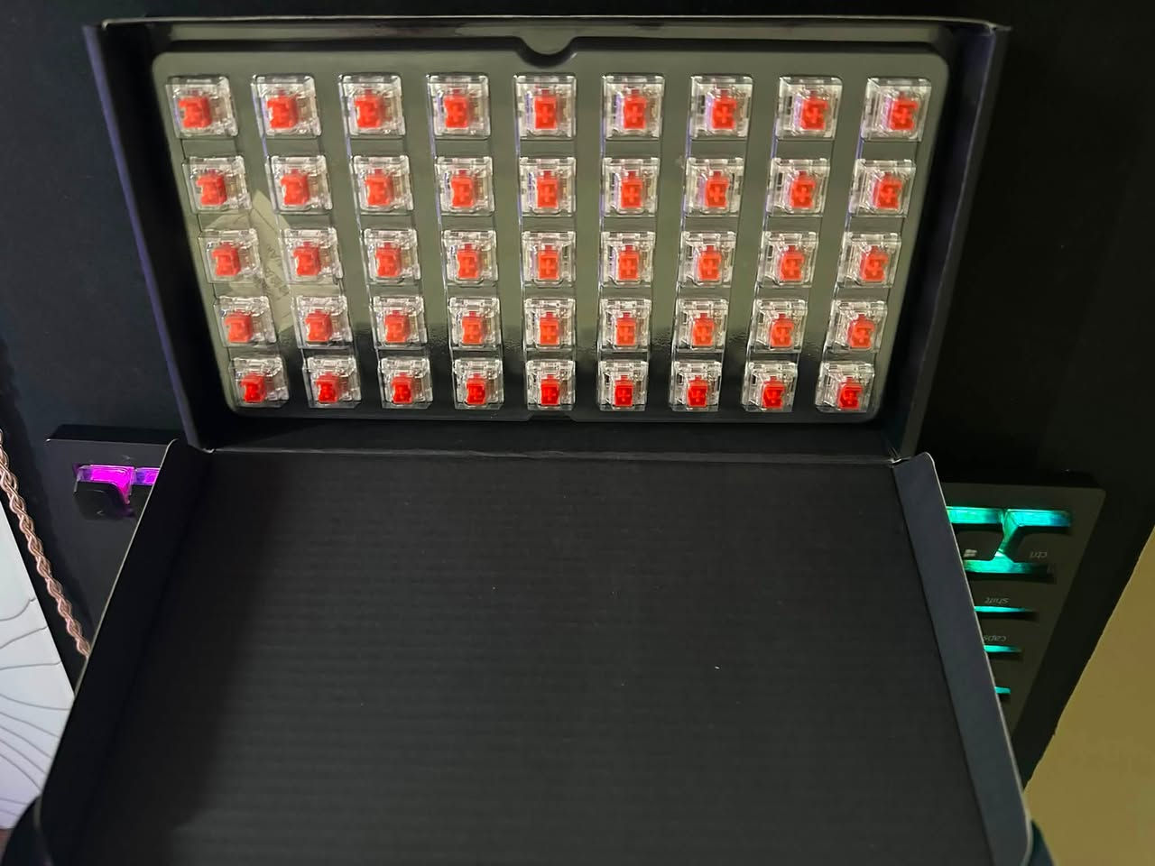 السلام عليكم كيبورد كيكرون v3 للبيع
كيبورد keychron v3 للبيع حجم 75% ميكانيكال سوچات red 

خال عليه كيكابس عربي xpg وسوچات من شركة akko

يجي وياه سيت السوچات الاصلية والكيكابس الاصلية هماتين كلهن موجودات 

السعر ١٣٥ الف وبي مجال ان شاء الله 

خاص او واتساب ***********
