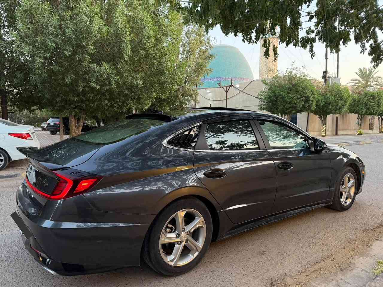 سوناتا 2020 فول 1/1
محرك 2500 

رقم بغداد

بدون قطرة صبغ السيارة حادثها خفيف مثل ما موضح بالصور
مكينة + كير مكفولات

بانوراما

تشغيل عن بعد

كشنات جلد

رادار تحديد مسار توقف ذاتي 

سماعات BOSE

كاميرا خلفية

جنطة بصمة عند الاقتراب

لد امامي 

شاشه معربه 

سايد بريك بصمه 

4 وضعيات قياده

رايدها 148 $ مجال بسيط 

مكاني الدورة او العامرية 

رقمي ***********
