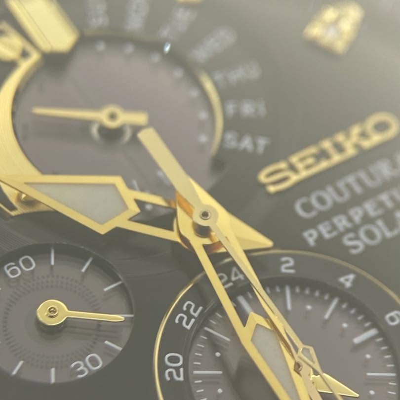 SEIKO
 Coutura Perpetual Solar Diamond Dial
سولر على الطاقة الشمسية 
الساعة مُميزة جدًا 
سنتر لايام الاسبوع و للثواني و نظام الـ ٢٤ ساعة 
قياس السنة الكبيسة و نظام لحفظ الطاقة
٧ عقارب  
١١ حبة الماس حقيقي 
طلاء الساعة Black Ion
قطر الساعة ٤٢.٥ بدون الزمبلك 
نظافة مُمتازة


**إذا كنت صاحب هذا الإعلان وتريد حذفه لأي سبب، رجاءا أرسل رسالة إلى الدعم الفني**